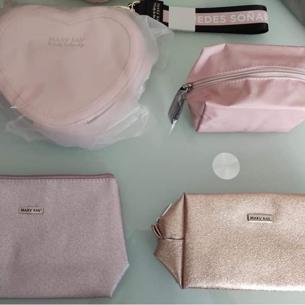 Cosmetic bags $10 & 2@$15 different styles ask for more info